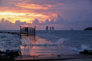 Le Ponton au Coucher de Soleil Pendant le Cyclone Matthew