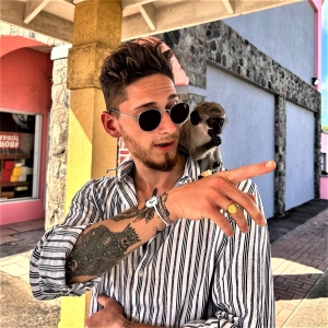 Quentin le DJ a rencontré un coiffeur et un petit animal des Caraïbes