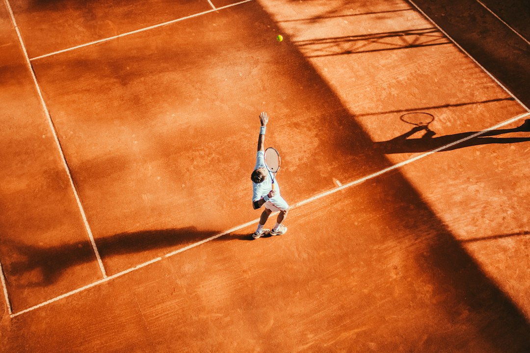 Illustration du sport en vacances avec un joueur de tennis