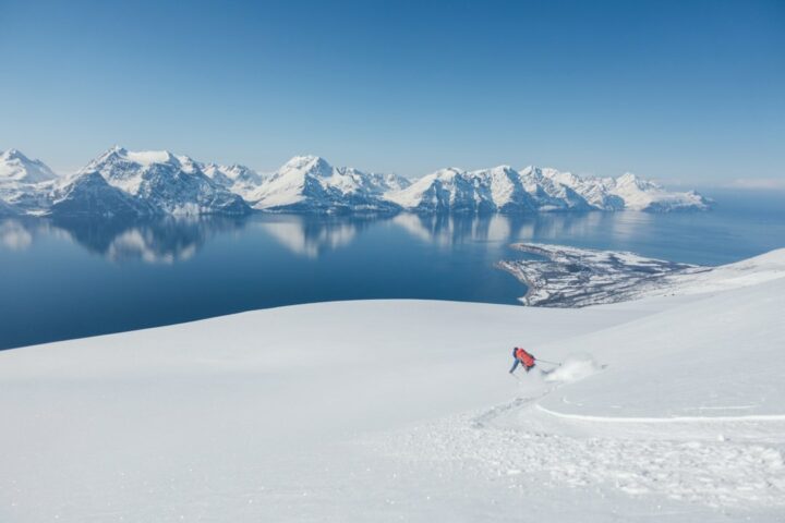 Vacances hiver 2026-2027 : skier à la montagne ou partir au soleil